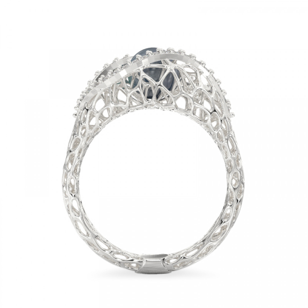 Valgest kullast sõrmus pärlitega 