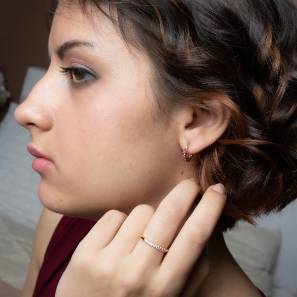 Kuldkõrvarõngad rubiiniga