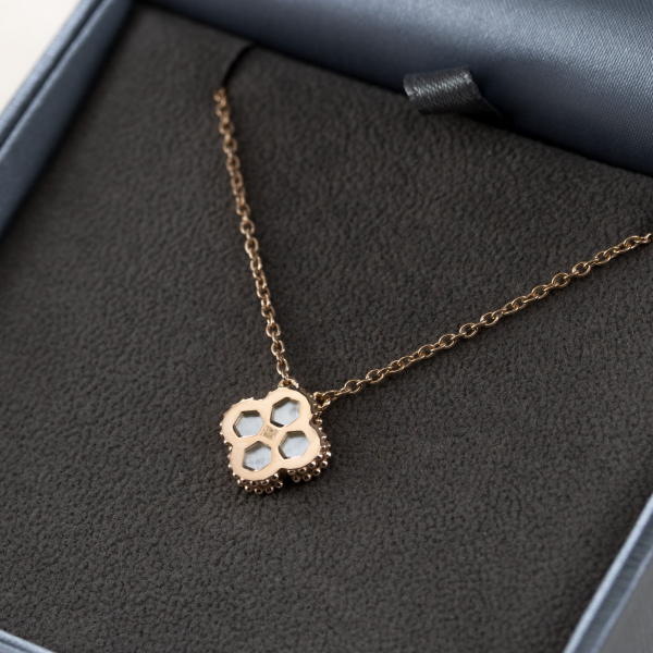 Позолоченное колье  Mini Clover с перламутром