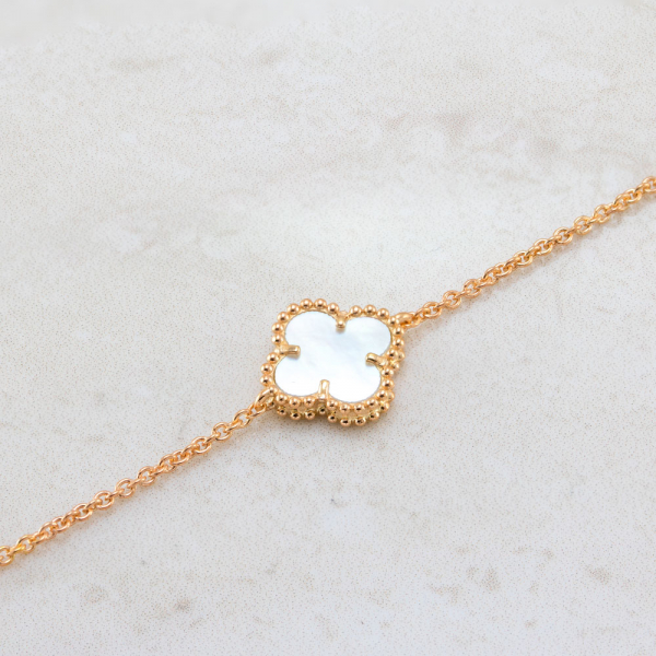 Золотой браслет Mini Clover c перламутром