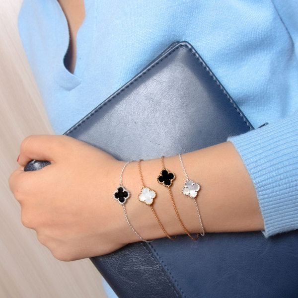 Золотой браслет Mini Clover c  ониксом